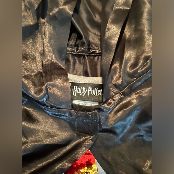 NWT Harry Potter Gryffindor Dress W/Cape Cosplay Costume Size Kids L(10-12) - Picture 8 of 8